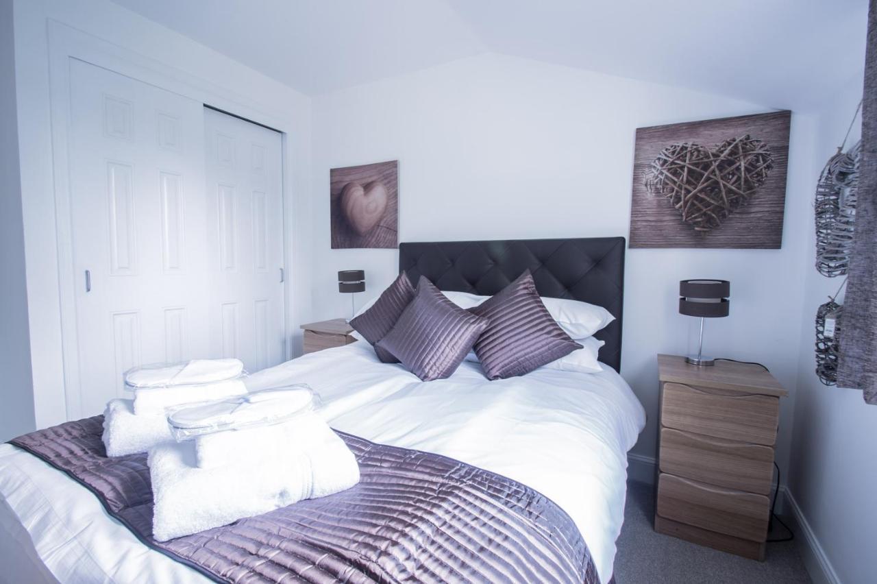 Woodlands Luxury 4 Bedroom Townhouse Cults Apartment *